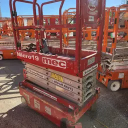 2018 MEC MICRO 19 Scissor Lift