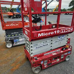 2018 MEC MICRO 19 Scissor Lift