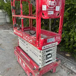 2018 MEC MICRO 19 Scissor Lift