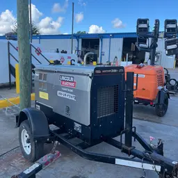 2020 Lincoln Electric VANTAGE 322 Welder
