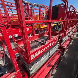 2018 MEC MICRO 19 Scissor Lift