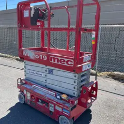 2018 MEC MICRO 19 Scissor Lift