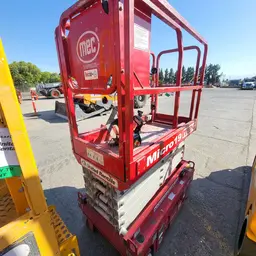 2018 MEC MICRO 19 Scissor Lift