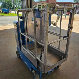 2017 Genie GR-20 Self-Propelled One-Person Lift