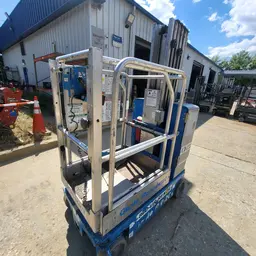 2018 Genie GR-20 Self-Propelled One-Person Lift