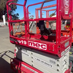 2018 MEC MICRO 19 Scissor Lift
