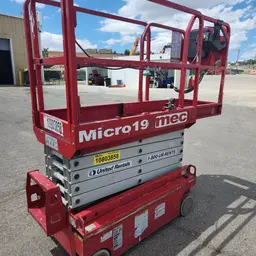 2018 MEC MICRO 19 Scissor Lift