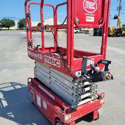 2018 MEC MICRO 19 Scissor Lift