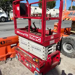 2018 MEC MICRO 19 Scissor Lift