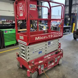 2018 MEC MICRO 19 Scissor Lift