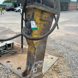 2011 Atlas Copco MB750 Attachment