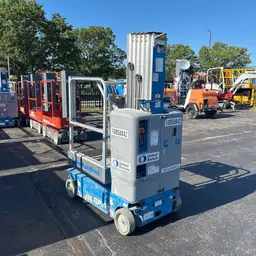 2018 Genie GR-20 Self-Propelled One-Person Lift