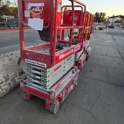 2018 MEC MICRO 19 Scissor Lift