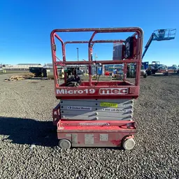 2018 MEC MICRO 19 Scissor Lift